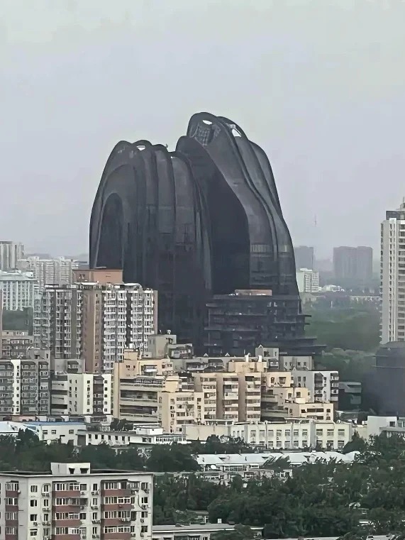 HyIndustries's tweet image. &quot;Architecture That Looks Like It&apos;s From Another Planet&quot;

#FuturisticDesign #AlienArchitecture #OutOfThisWorld #InnovativeStructures #ModernArchitecture #CreativeDesign #ArchitecturalArt #VisionaryDesign #UniqueBuildings