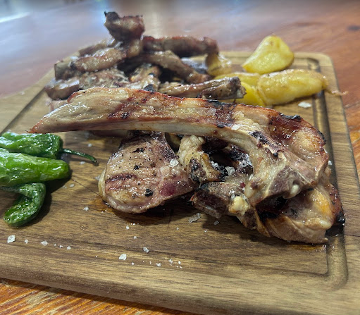 befooder's tweet photo. Zafra enamora, Vuelta y Vuelta conquista
 
🏠 Vuelta y Vuelta a la Parrilla

🔍Pl. de América, 8, 06300 Zafra, Badajoz    

👉Más ℹ️
https://t.co/t3rqVPwMAN… o escríbenos por privado

#TotalFood #Befooder #restaurante #grupo #parrillada #zafra https://t.co/xL8QUrll2N