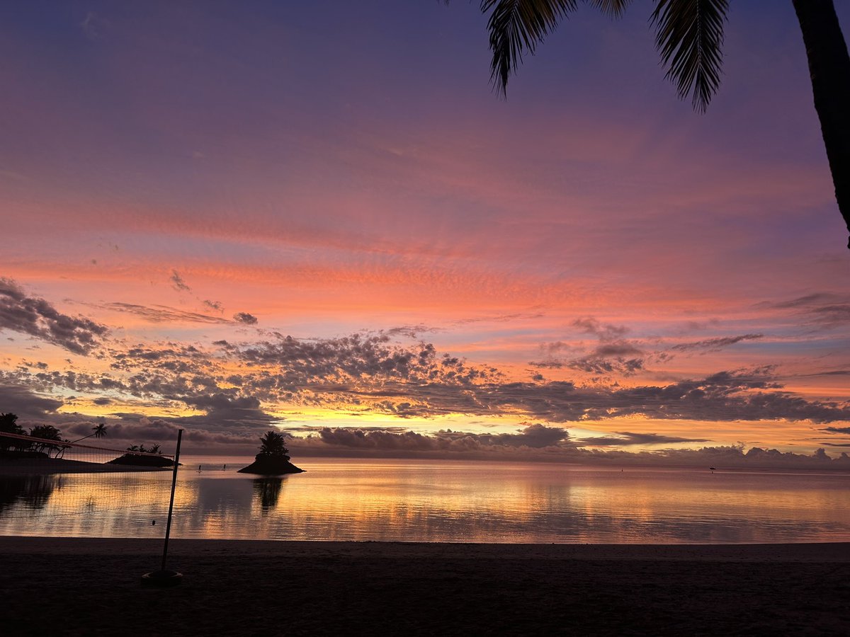 Just love the colours in the sky today 
#fijisunset