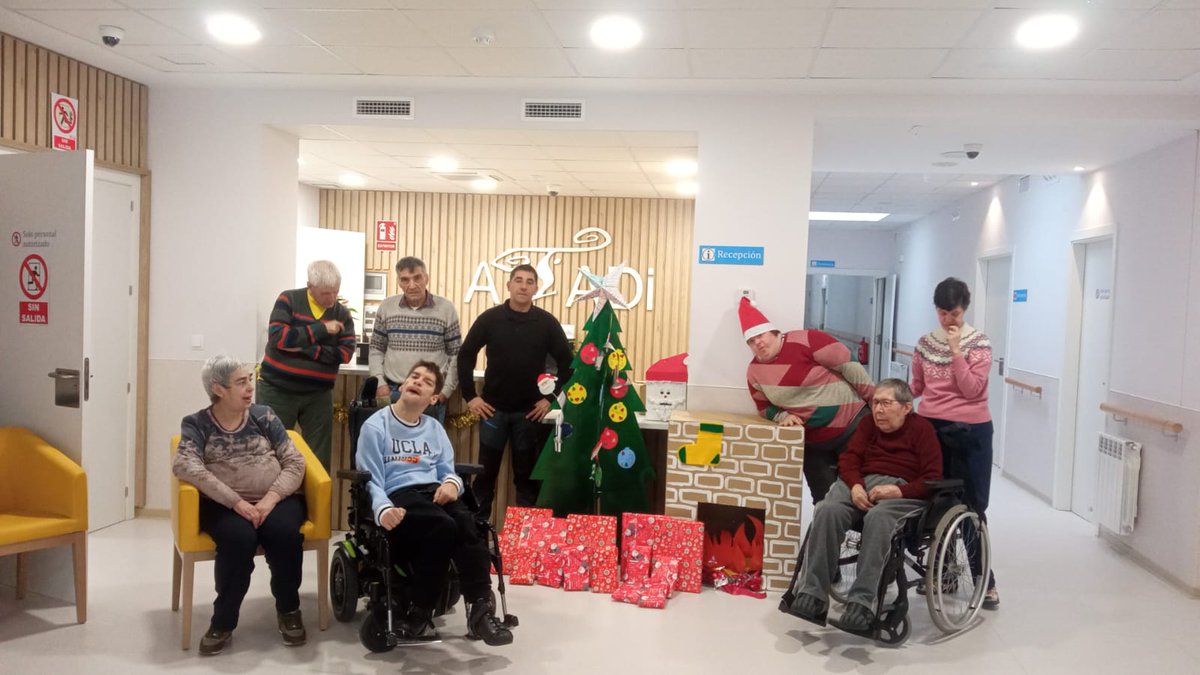 Los centros de ATADI han recibido la visita de los #ReyesMagos donde han entregado numerosos regalos a los usuarios. 🎁