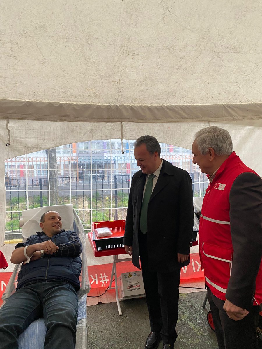 Güvenin ve huzurun yeri Beylikdüzü ilçemizde Kızılay kan bağışı çadırını ziyaret ederek kan bağışında bulunan vatandaşlarımız ile sohbet ederek bu güzel davranışları için teşekkür ettik.