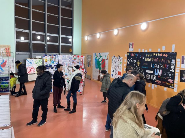 Marine Pillaudin (@marinepillaudin) on Twitter photo Retour en images sur le vernissage de l'expo des travaux d'élèves (école-collège) lors de la fête de la laïcité au CLG Camille Claudel, St Pierre-du-Perray (91) <a href="/acversailles/">Académie de Versailles</a>
Bravo aux élèves, aux équipes et à Mme ROTHENBURGER, Prof. d'#artsplastiques
arts-plastiques.ac-versailles.fr/spip.php?artic… Retour en images sur le vernissage de l'expo des travaux d'élèves (école-collège) lors de la fête de la laïcité au CLG Camille Claudel, St Pierre-du-Perray (91) <a href="/acversailles/">Académie de Versailles</a>
Bravo aux élèves, aux équipes et à Mme ROTHENBURGER, Prof. d'#artsplastiques
arts-plastiques.ac-versailles.fr/spip.php?artic…