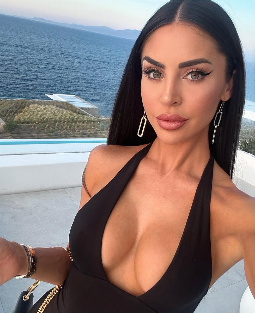 Rosette43476344's tweet image. Je suis une vibe que tu ne peux pas gérer . ❤️