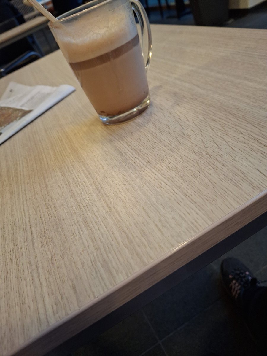 Beertje310543's tweet photo. Weer fijn een halve dage vertoeven in het Maasstad Ziekenhuis. Laten prikken, knijpen en medicatie opschroeven. Enige leuke eraan is deze beker #hotchocolat https://t.co/B0ECV4QPiW