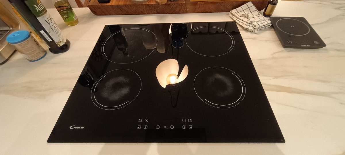 drozdov_svyat's tweet image. Как убрать жир с плиты за 2 минуты?

Смешайте 1 ст. л. соды и 1 ст. л. уксуса, нанесите на загрязнение и оставьте на 1 минуту. Протрите губкой – жир уйдёт без усилий! 💡🧽  

Подписывайтесь, чтобы узнать ещё больше лайфхаков для чистоты! 🧼✨  

#ЧистотаЛегко