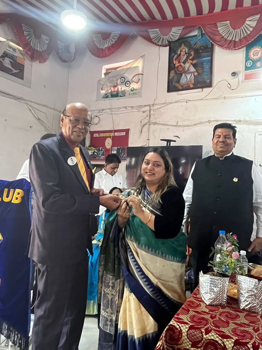 PraptiSunny's tweet photo. Such an honour,received pin from district governor lions club on his visit 2our place.
lions club organised blood group and sickling  test camp at govt girls school and also health awareness programme 
#servicetohumanity #HumanityFirst @LionsClubsIndia @lionsclubs @IndianRedCross https://t.co/skTCeRbVb1