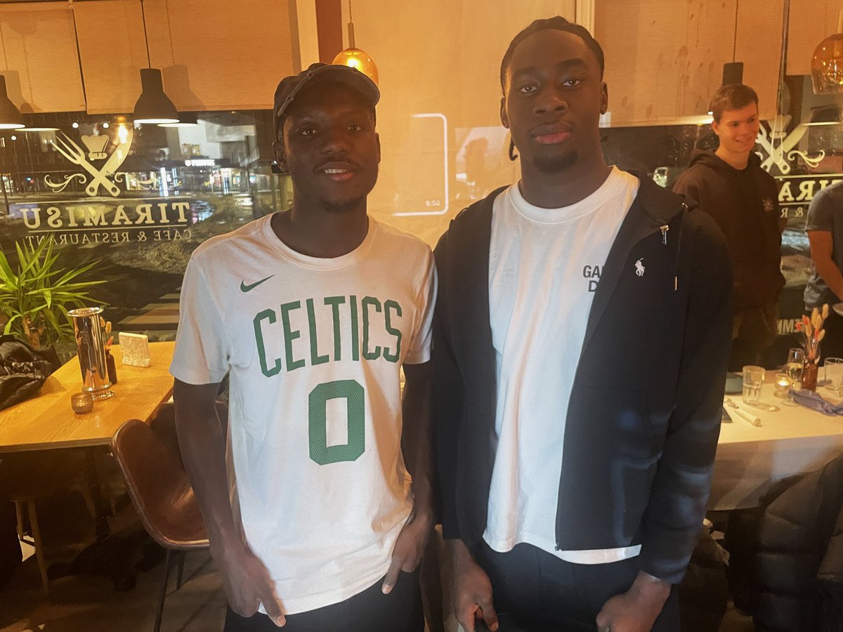 FFKs nye midtstopper Opkaleke (16 år) får Maxwell til å se liten ut. Drøyt.