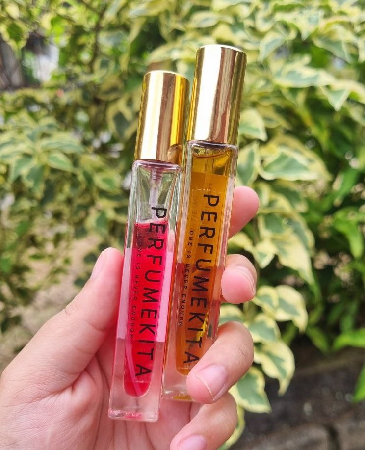The other one I bought from <a href="/perfumekita/">Inspired Perfume No 1</a> is a dupe of the BBW Strawberry Pound Cake.🧁🍓

Bau cake yang creamy, bau whipped cream, bau kedai bakery. Bau memang sebijik sama tau dengan og. 

Rasa nak peluk diri sendiri, sebab wangi sangat. I suka!!!!

🛒linktr.ee/perfumekita