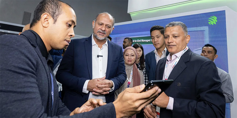 TelecomReviewAP's tweet image. .@Maxis introduces its #MobileIdentity solution, offering secure, real-time #telco-based authentication that streamlines #userexperiences and reduces fraud risks for banks, e-commerce, and #apps.

telecomreviewasia.com/news/technolog…