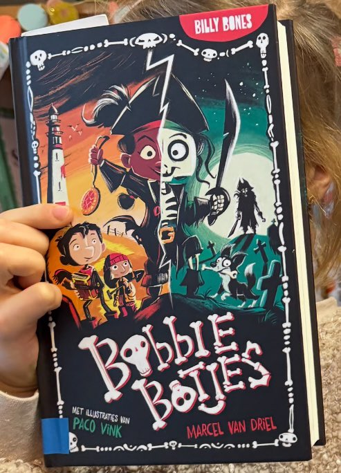 📚Esther Stol📚 (@estherstol) on Twitter photo Op advies van een leerling uit m’n klas Bobbie Botjes gelezen. Sprak mij eerst niet zo aan maar wat een leuk verhaal. Een dikke aanrader voor groep 4!
#lezendeleerkracht <a href="/BILLYBONESbooks/">BILLYBONES</a> #onderwijs #groep4 #langzullenwelezen #leesknokploeg #lezenlezenlezen Op advies van een leerling uit m’n klas Bobbie Botjes gelezen. Sprak mij eerst niet zo aan maar wat een leuk verhaal. Een dikke aanrader voor groep 4!
#lezendeleerkracht <a href="/BILLYBONESbooks/">BILLYBONES</a> #onderwijs #groep4 #langzullenwelezen #leesknokploeg #lezenlezenlezen