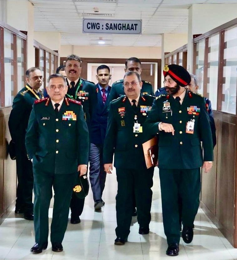 HQ_IDS_India's tweet image. General Anil Chauhan, Chief of Defence Staff visited the Wargaming Development Centre #WARDEC of  #IndianArmy.
He was briefed on the Road Map for Development, Proliferation and Exploitation of Computer Wargaming in #IA. 
#CDS appreciated the  efforts of #WARDEC in Computerised…
