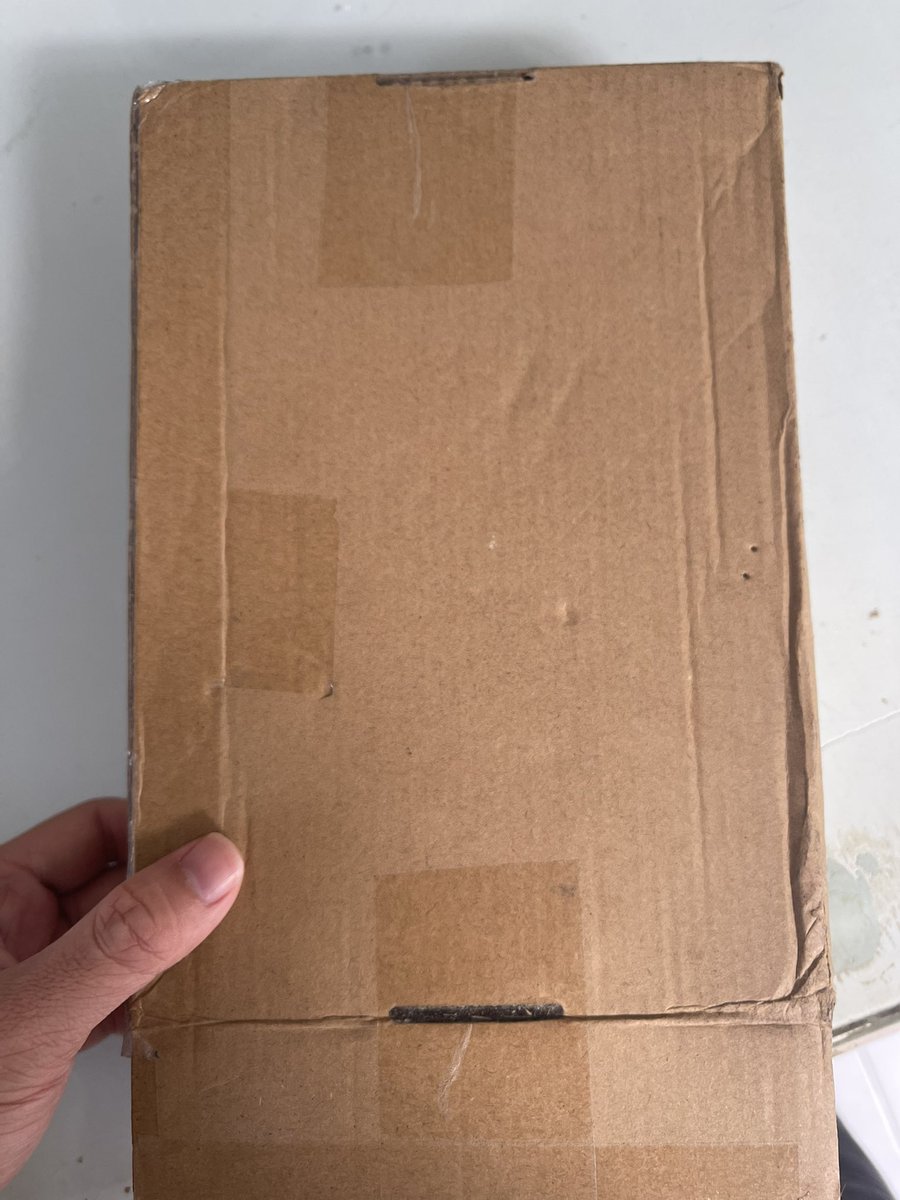 SeaSimon2's tweet photo. @VincentLivings @GlowstickEntmt @MonstersMortals @DarkDeceptionDD The box overall is fine but there are some small punctured holes here and there. I think its no big deal, no worries Vince 😁 https://t.co/6JaE6MbqTs