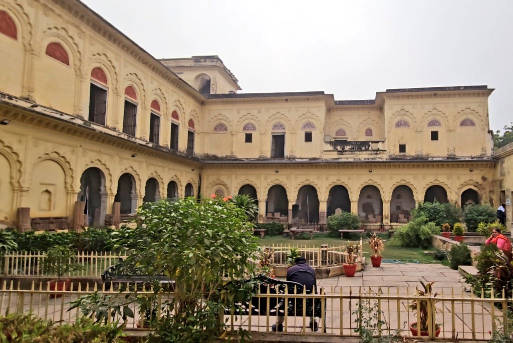 IndostanY's tweet photo. Rani Mahal, Jhansi
This is the palace where Rani Lakshmibai stayed from 1853-1857 after being forced to leave Jhansi Fort by the British under their Doctrine of Lapse policy.
Check out thread for more .. https://t.co/zNkIIMXoQb