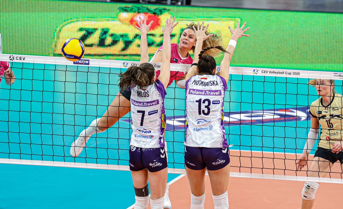kuras_adam's tweet photo. 🇫🇷 @VNVBofficiel w @RadomCity 🇵🇱 podczas meczu z @ERadomka | @CEVolleyball 🏐
fot. #GoAdamStudio | #CEVCupW | #CEV https://t.co/kA69uIlyqB