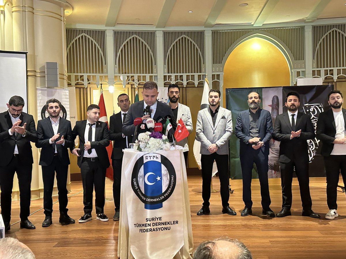 SURİYE TÜRKMEN FEDERAYONU BAŞKANI DR.TARIK SİLİ CEVİZCİ’DEN,ÇOK SERT BİR AÇIKLAMA GELDİ…

SURİYE’DE NELER OLUYOR?
TÜRKMENLERLE YAŞANAN GERÇEKLER NELER?

TÜRKMENLER NEDEN YENİ YÖNETİMDE YER ALMIYOR?

SURİYE MİLLİ ORDUSU NEDEN LAĞVEDİLMEK İSTENİYOR?

AZ SONRA…