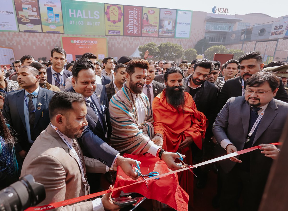 indusfoodshow's tweet image. The 8th Edition of #IndusFood 2025 has been officially inaugurated!
The grand ceremony was graced by:
· Shri Chirag Paswan, Hon’ble Minister of Food Processing Industries (Chief Guest)
· Baba Ramdev, Guest of Honour
#ProcessingForProsperity
@MOFPI_GOI @iChiragPaswan