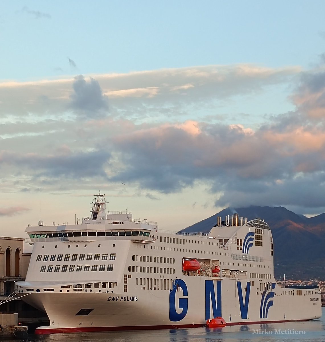 pazzoperilmare's tweet image. BUON VENTO “GNV POLARIS”
Debutto sulla rotta #Genova #Palermo per la nuova #GNVPolaris
.
.
#ferries #ferry #traghetti #ecoferry