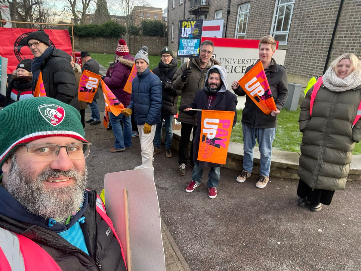 Out on a freezing #January morning in solidarity! NEU members at a Sixth Form College in #Leicester continuing to make a stand today on pay. #DFE fund our college pls! <a href="/DanielKebedeNEU/">Daniel Kebede</a> <a href="/NEUnion/">National Education Union</a> @RedLeics <a href="/illdoitanyway/">Rhiannon Lockley (she/her)</a> <a href="/SFCA_info/">SFCA</a> <a href="/UKLabour/">The Labour Party</a> #EducatorsDeserveBetter #payup #PayUp24