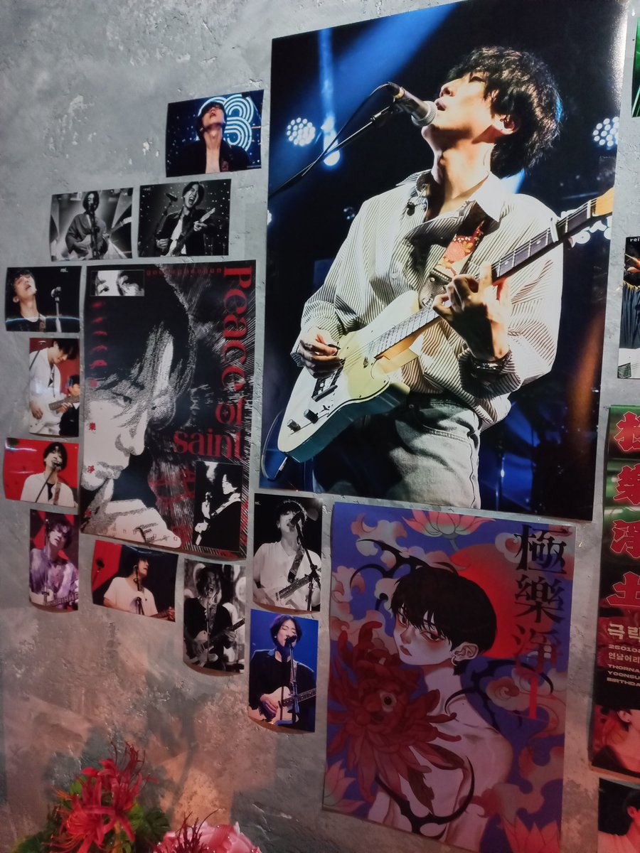 owan202307's tweet photo. #極樂淨土✷ #죽도록_마셔

황태자님의 생일을 기념하여 왔슴미다. 곳곳마다 황태자님의 아름다운 용안과 간지 모먼트들이 박제되어 입가에 미소를 짓지 아니할 수가 없었슴미다. 칵테일들도 비주얼부터 맛까지 그저 극락. 추첨으로 받은 포토카드도 검은 별 ��� 자체. 짧지만 환상 같은 시간이었슴다. https://t.co/hPdXiqJzBc