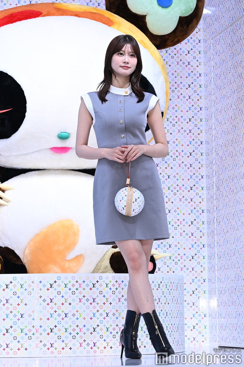 るみ ルイ・ヴィトン×村上隆ポップアップ】 生見愛瑠、ミニ丈ワンピで