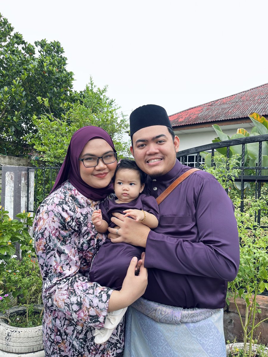 arissyazaan's tweet photo. Raya 2024 bertigaaaa 🤍 Raya 2025 pun masih bertiga 😂 https://t.co/LRXWorEyeW