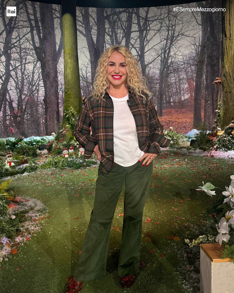 ✨Ottimi #Ascoltitv per #èsempremezzogiorno che supera il 18%sh con 1.8 amr. È il programma più visto della sua fascia✨Picchi che superano il 19%sh e 2.4mln di spettatori. 💕Grazie a tutti💕 Ci vediamo alle 11:55 su <a href="/RaiUno/">Rai1</a> con <a href="/antoclerici/">Antonella Clerici⭐️</a> <a href="/MezzogiornoRai1/">È Sempre Mezzogiorno Rai</a>