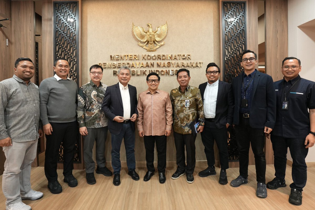 Berdiskusi dengan Dirut Bank BRI <a href="/BANKBRI_ID/">BANK BRI</a> Bapak Sunarso membahas program kerja sama terkait pemberdayaan masyarakat.

Modal usaha dan pelatihan bagi pekerja migran menjadi topik utama diskusi sembari diselingi candaan dan tertawa ringan.

Banyak sekali program pemberdayaan