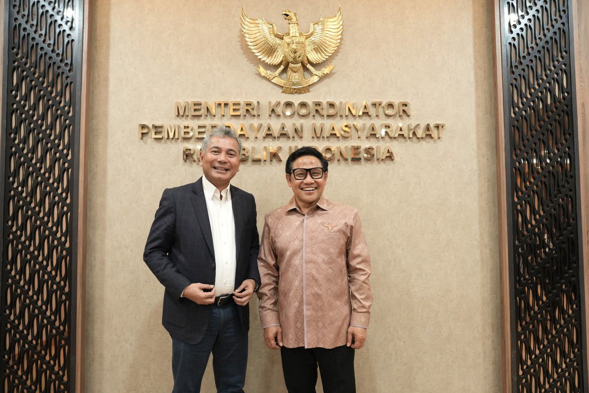 cakimiNOW's tweet image. Berdiskusi dengan Dirut Bank BRI @BANKBRI_ID Bapak Sunarso membahas program kerja sama terkait pemberdayaan masyarakat.

Modal usaha dan pelatihan bagi pekerja migran menjadi topik utama diskusi sembari diselingi candaan dan tertawa ringan.

Banyak sekali program pemberdayaan