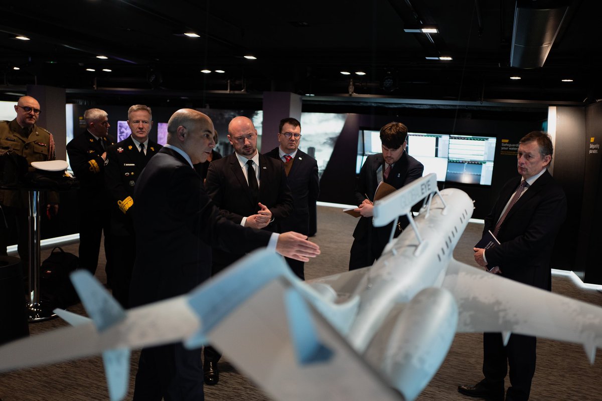 W Szwecji odbyło się spotkanie <a href="/JacekSiewiera/">Jacek Siewiera</a> z kierownictwem Saab poświęcone 🇵🇱🇸🇪 współpracy zbrojeniowej, w tym zaangażowaniu polskiego przemysłu stoczniowego. W ostatnich latach Polska podpisała z koncernem umowy m. in. na:

2022 - okręty wywiadowcze SIGINT #Delfin
2023 -