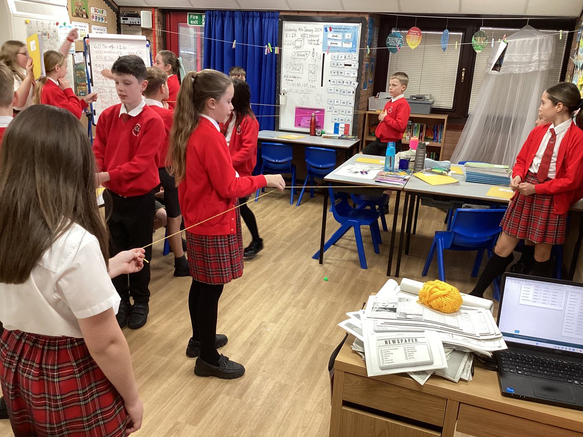 class6Aspull's tweet image. This afternoon we in science we are learning about and demonstrating how light travels in straight lines. #acpsscience