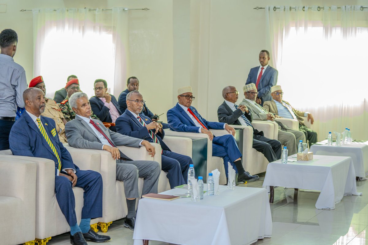 MohamudHAbdi's tweet image. It's with great national pride that we recieve the party certificate from the mandated national body of Committee.
This pivotal step is yet another democratic milestone in witness.
KAAH remains steadfast in STANDING UP for the very principles that got us ELECTED.
Congrats!