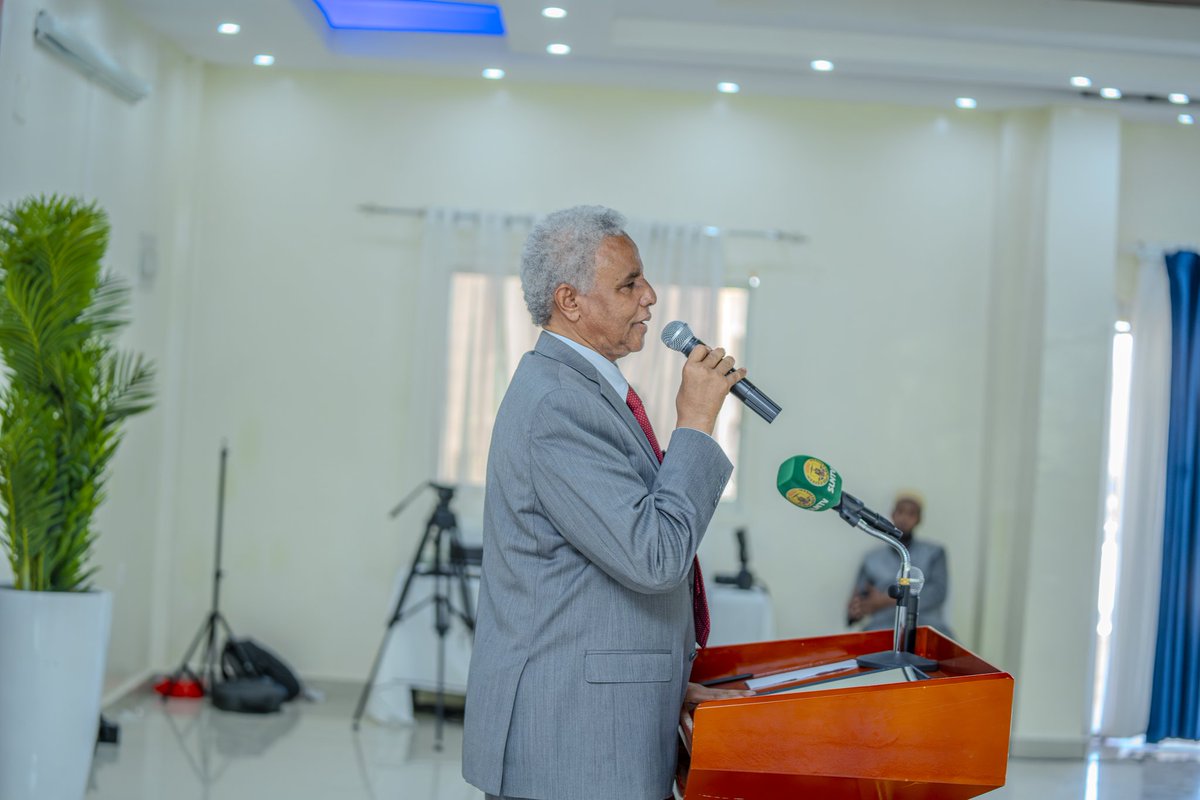 MohamudHAbdi's tweet image. It's with great national pride that we recieve the party certificate from the mandated national body of Committee.
This pivotal step is yet another democratic milestone in witness.
KAAH remains steadfast in STANDING UP for the very principles that got us ELECTED.
Congrats!
