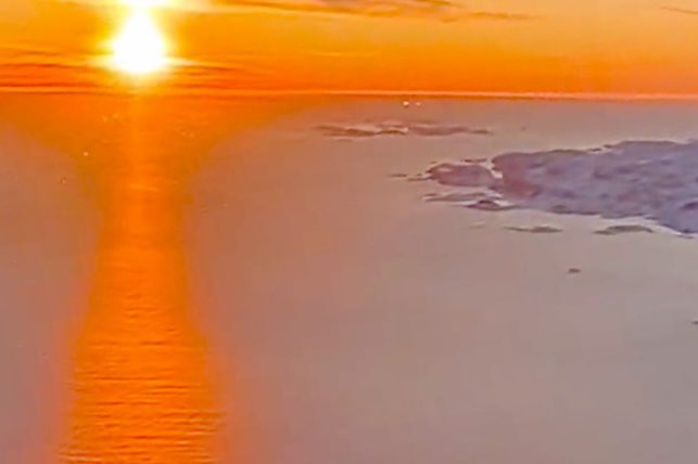 MariaRu33675557's tweet image. #ViewFromTheWindow 🛩️ #Greenland 🌞