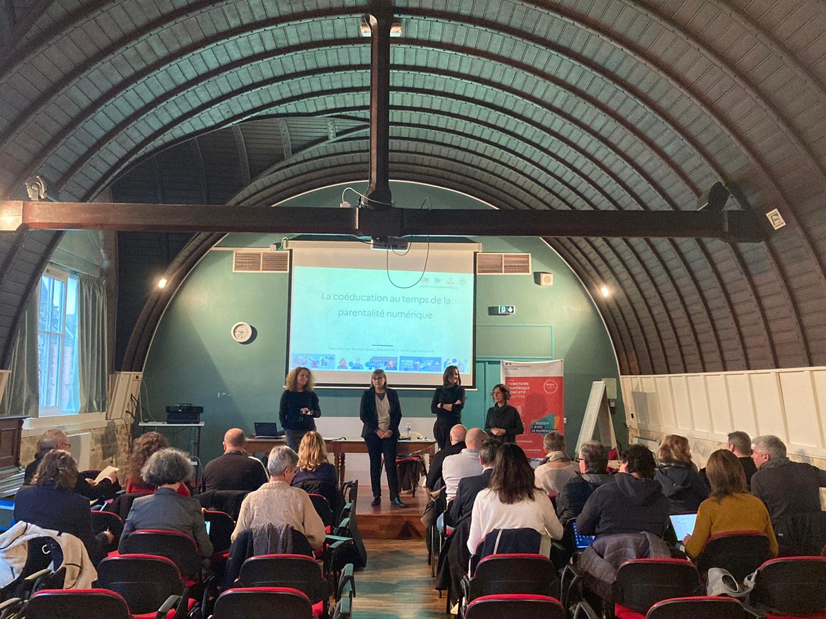 #TNE | La Délégation régionale académique au numérique éducatif, des  inspecteurs et des personnels de direction ont suivi la 2ème session de  formation sur la parentalité et la co-éducation "au et par le numérique", au collège de la Tour d'Auvergne à Quimper (29) le 18 décembre