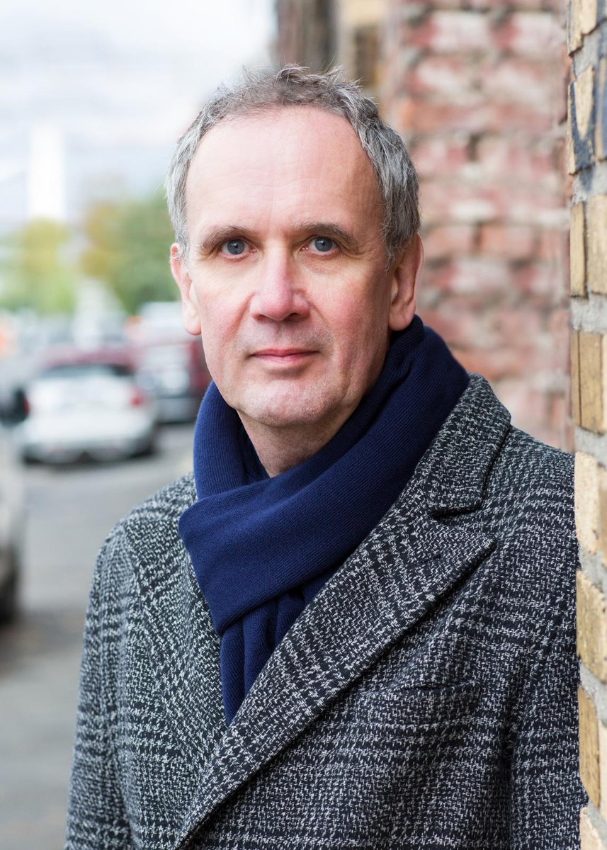 HS Niederrhein (@hsniederrhein) on Twitter photo Wir freuen uns auf 📚 Volker Kutscher! Er liest in unserem Audimax aus „Rath“, dem Finale des Gereon-Rath-Zyklus! 🕵️♂️
📅 Do., 23.01., 19:30 Uhr
📍 HS Niederrhein, Audimax, Krefeld
🎟️ Eintritt frei, Spenden erwünscht.
Anmeldung: ns-doku@krefeld.de
(Foto: Anett Kürten) #Krefeld Wir freuen uns auf 📚 Volker Kutscher! Er liest in unserem Audimax aus „Rath“, dem Finale des Gereon-Rath-Zyklus! 🕵️♂️
📅 Do., 23.01., 19:30 Uhr
📍 HS Niederrhein, Audimax, Krefeld
🎟️ Eintritt frei, Spenden erwünscht.
Anmeldung: ns-doku@krefeld.de
(Foto: Anett Kürten) #Krefeld