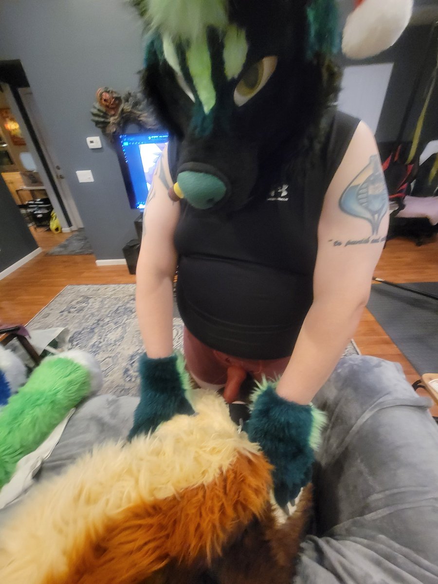 Bayou gets lined up with @YiffyCyborgs for a #HappyHumpday
📸 @Stolas_GoetiaAD 
#NSFW #murrsuit