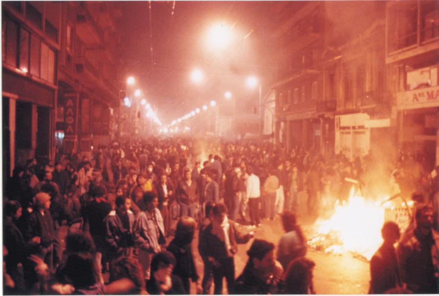 8 Γενάρη 1991 δολοφονείται ο αγωνιστής Νίκος #Τεμπονέρας έξω από το 3ο Λυκείο #Πάτρας από φασίστες της #ΟΝΝΕΔ #Καλαμπόκα, Μαραγκό, Γραμματίκα, Σπίνο κ.α. που επιχείρησαν να σπάσουν την κατάληψη. Οι μαθητικές κινητοποιήσεις λαμβάνουν διαστάσεις εξέγερσης. #antireport #antifa #acab