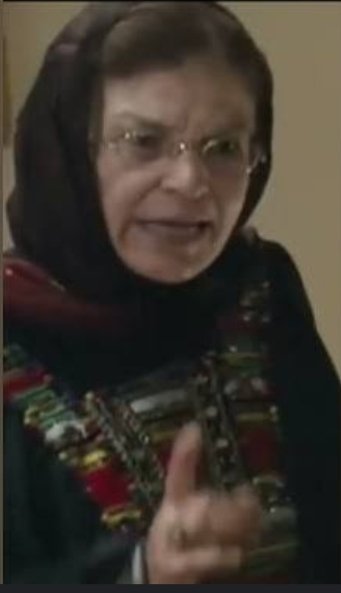- تسلم ايدك يا بيه 
* لا مش تسلم ايدي 
- طب