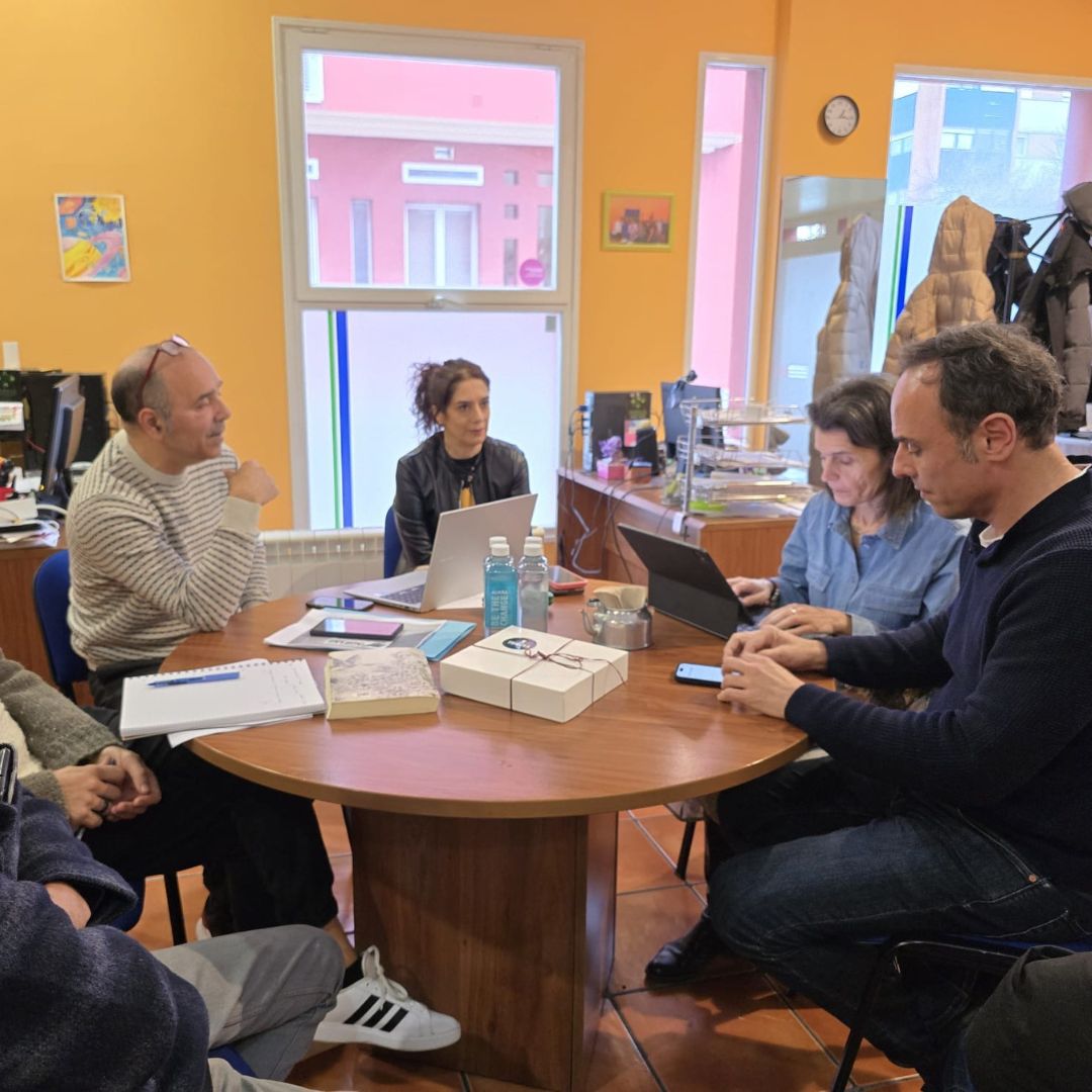 nerea_melgosa's tweet image. 📍 Gaur @AGIFUGI Gipuzkoako Etorkizunaren Aldeko Ijitoen Elkartearen egoitzara hurbildu gara, ijitoekin eta ijitoentzat hezkuntzan eta esku-hartze sozialean kolaboratzen jarraitzeko prestatutako jarduera espezifikoak ezagutzeko, bereziki gazteen eta emakume ijitoen artean.