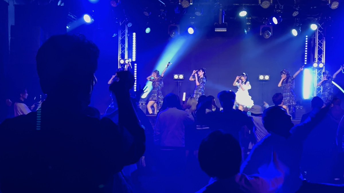 P-Locoの活動休止＆美音ちゃん卒業ライブいてきた！
冨田さんに送ってもらったタイテにギリ間に合ったと思ったらライブ後半だったよ👼🏻
ちなみにあいも騙されてたよ👼🏻笑
そしてなりなりも駆けつけてくれてありがとー🤍

楽しかったからおっけー🙆🏻‍♀️︎
またみれる日を楽しみにしてます🫶🏻