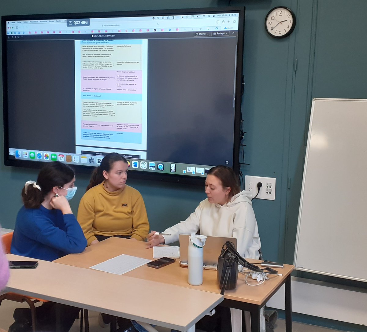 Margarita Govorine (promo 2021, journaliste vidéo à l'AFP) a initié les étudiants au format vertical MOJO (mobile journalism). Ils ont ainsi pu réaliser plus de 40 vidéos de formats différents : News, Explainer, Fact-Cheking, Reportage et Interview. 
📸Zoltan Bach