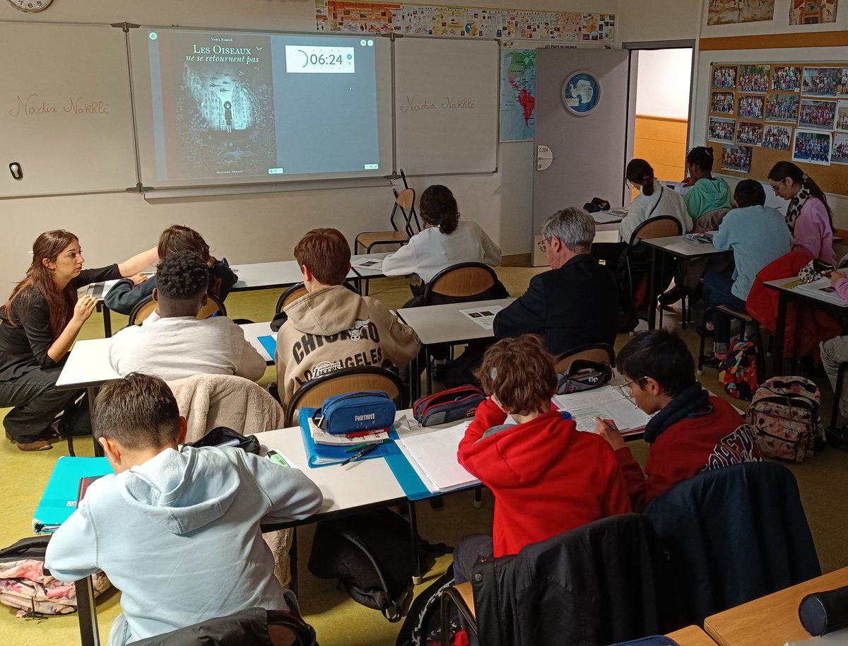 Académie de Lyon (@academielyon) on Twitter photo Ce matin, le recteur <a href="/DugripOlivier/">Olivier Dugrip</a> se rendait au collège Pablo-Picasso de Bron (69).
Après un passage dans des classes de 5e pour observer la mise en place de groupes de besoins en français, le recteur a échangé longuement avec l'équipe pédagogique. Ce matin, le recteur <a href="/DugripOlivier/">Olivier Dugrip</a> se rendait au collège Pablo-Picasso de Bron (69).
Après un passage dans des classes de 5e pour observer la mise en place de groupes de besoins en français, le recteur a échangé longuement avec l'équipe pédagogique.