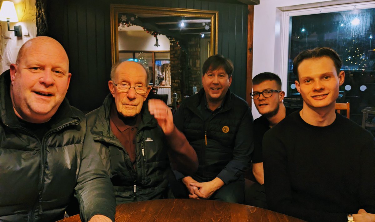Magslong2's tweet image. RIP 🌹 Leonard Long 1.7.37-7.1.25 Beloved and proud grandfather to Elliot & @IsaacLong05. Lifelong @GraysAthleticFC supporter was thrilled to know you wore the shirt. Held each others hands til the very end 🤝 💙 💔