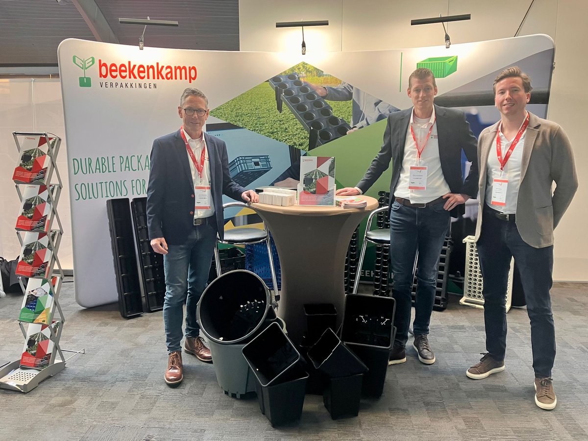 Visit our booth today during the yearly strawberry day in Den Bosch 🍓
Our colleagues are ready to answer all your questions!

#beekenkampverpakkingen #softfruit #brabanthallendenbosch #strawberryday
