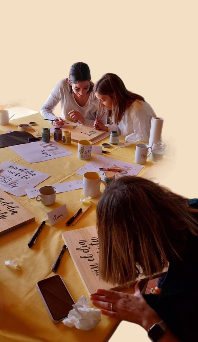 #TALLER LETTERING SOBRE FUSTA

Aprèn les tècniques fonamentals per a crear lletres elegants i decoratives ideals per decorar qualsevol racó.

🗓️ Dv 28 de febrer, 17-19 h
🗣️ Leire Fàbregas, <a href="/beyellowish/">펌킨주스</a>
🔖22 €, alella.cat/formulari.php?…

<a href="/ajalella/">Ajuntament d'Alella</a> #CanLleonart #CentreCultural