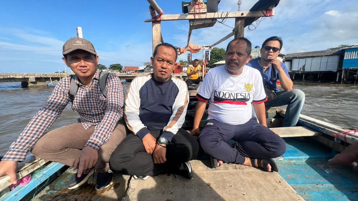 FPKSDPRRI's tweet image. Anggota Komisi IV DPR RI Johan Rosihan Tinjau Kasus Pemagaran Laut di Tangerang‼️

Tangerang (08/01) --- Anggota Komisi IV DPR RI dari Fraksi PKS, Johan Rosihan, melakukan inspeksi mendadak (sidak) terkait kasus pemagaran laut sepanjang 30,16 kilometer di perairan Tangerang yang…