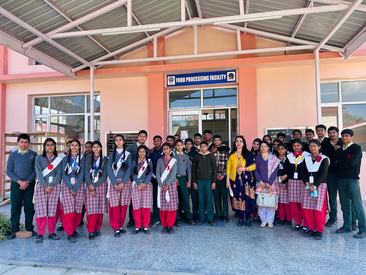 Under the CSIR-JIGYASA programme, 32 students and 04 teachers from Govt. Sr. Sec. School, Khalet, District Kangra, Himachal Pradesh visited CSIR-IHBT, Palampur on 08.01.2025.