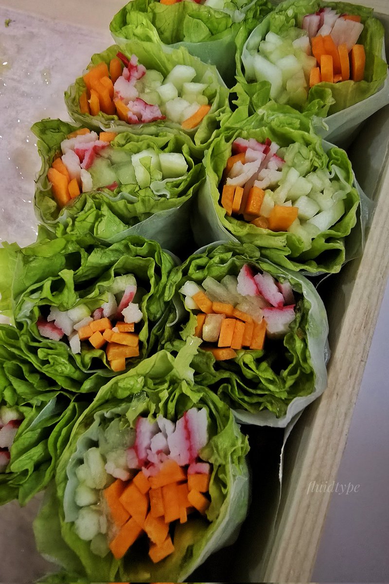 fluidtype's tweet image. This is so pretty! Crunchy and tasty too! I almost finished the entire thing.

Grab these fresh spring rolls from Rustan's. They come with a rich, tangy peanut sauce that's simply perfect.

#springrolls
#takeouts