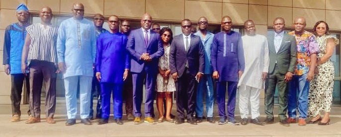 Le 06 Janvier, j’ai présidé la 1ère réunion du Comité de Direction du #MESTFP au titre de l’an 2025. Les vœux présentés, le P-P du Codir a  passé en revue les actions entreprises et les perspectives pour l'année qui vient de commencer. L'effort  de chaque cadre est souhaité.
#KYC