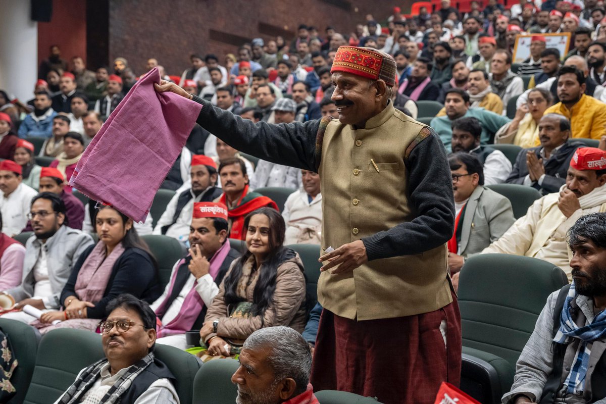 yadavakhilesh tweet picture